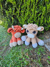 Load image into Gallery viewer, Highland Cow Crochet Sitting