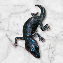 Load image into Gallery viewer, Blue resin gecko