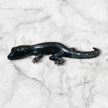 Load image into Gallery viewer, Blue resin gecko
