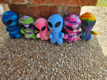 Load image into Gallery viewer, Pocket Aliens Buddies