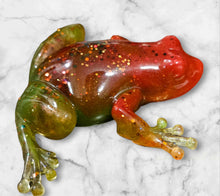 Load image into Gallery viewer, Green and Red Resing Frog - Mariposa Rainbow Boutique
