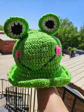 Load image into Gallery viewer, Frog Bucket Hat - Mariposa Rainbow Boutique
