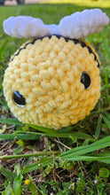 Load image into Gallery viewer, MEDIUM BEES - Mariposa Rainbow Boutique
