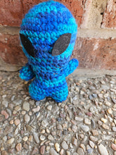 Load image into Gallery viewer, Pocket Aliens Buddies - Mariposa Rainbow Boutique
