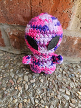 Load image into Gallery viewer, Pocket Aliens Buddies - Mariposa Rainbow Boutique
