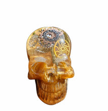 Load image into Gallery viewer, Resin Amber Key and Gear Skull - Mariposa Rainbow Boutique
